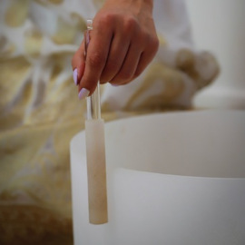 Image d'un bol de cristal - méditation et harmonisation à Falaise